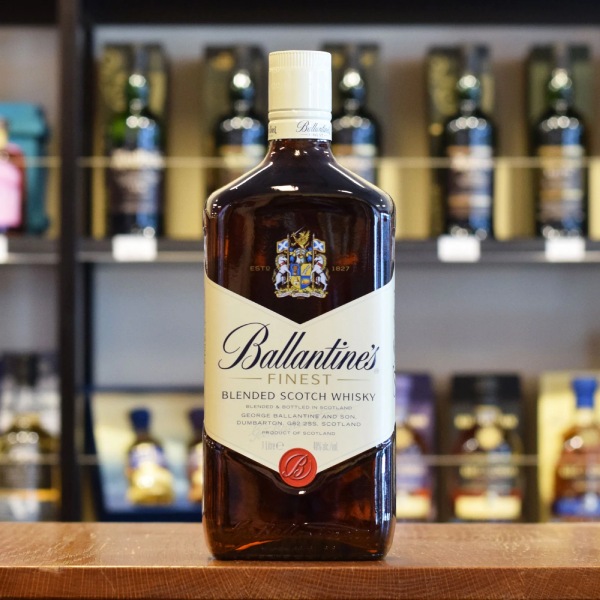 Tìm hiểu thông tin về hương vị, cách thưởng thức, giá rượu Ballantines Finest blended Scotch Whisky bao nhiêu