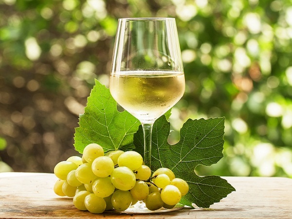 Rượu vang Miravento Vallebelbo Moscato d'Asti DOCG được sản xuất từ giống nho Moscato của vùng Asti, Tây Bắc nước Ý