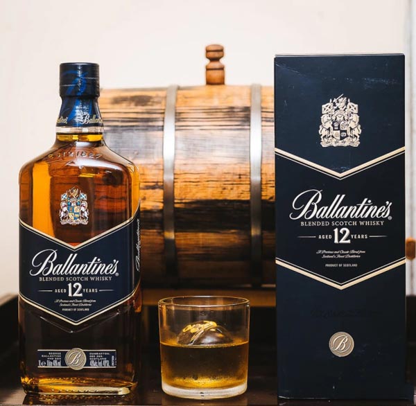 Rượu ballantines 12 năm đạt được nhiều giải thưởng danh giá