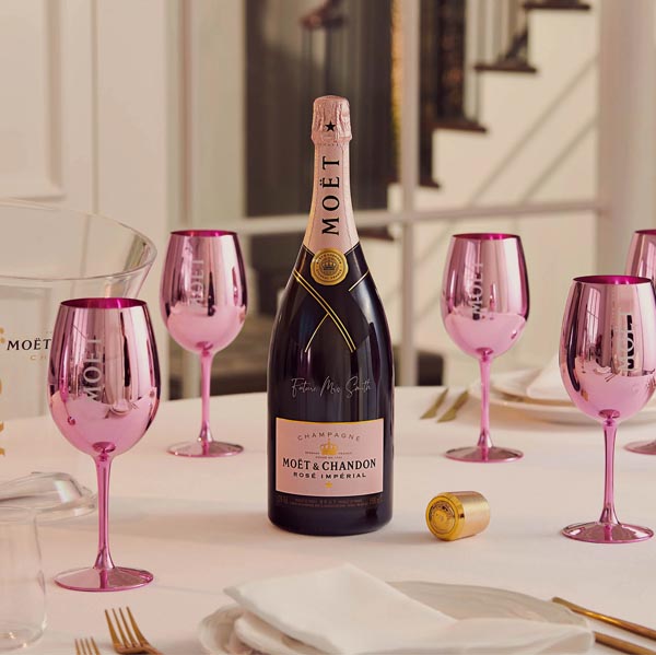 Moet Rose Imperial là một sự lựa chọn hoàn hảo cho các dịp tiệc tùng sang trọng, đám cưới